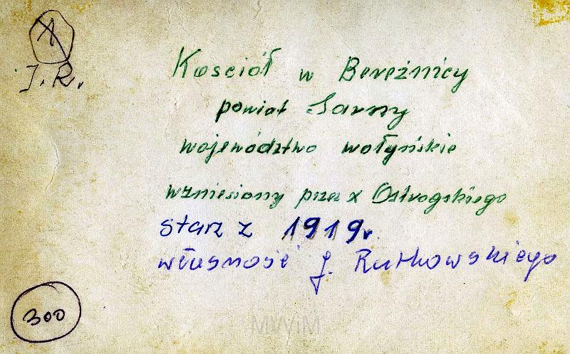 KKE 3426-a.jpg - Rewers zdjęcia KKE 3426. Kościół w Bereźnicy - parafialny kościół mieszkańców Dołhego zbudowany przez księcia Ostrowskiego w 1627 r. spalny przez UPA w 1943 r., Bereźnica, 1919 r.